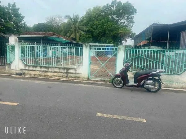 LÔ ĐẤT HIẾM CẠNH TRƯỜNG HỌC - GIÁ TỐT 200TR
