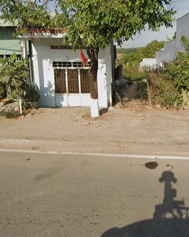 Bán nhà mặt tiền đường Trần Hưng Đạo, Sa Thầy, Kon Tum, diện tích 121.5 m2 full thổ cư, sổ hồng đầy đủ