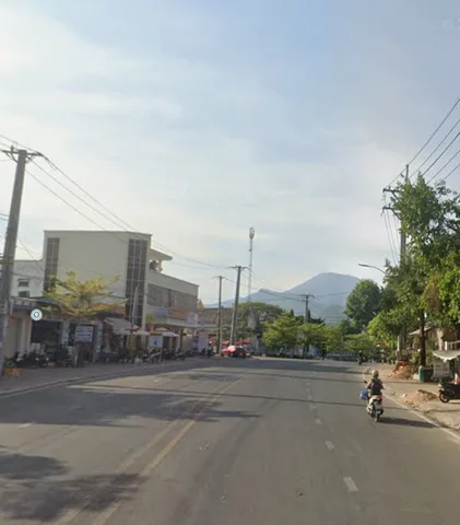 Đất gần chợ, Mặt tiền đường Trần Hưng Đạo, diện tích 237m2