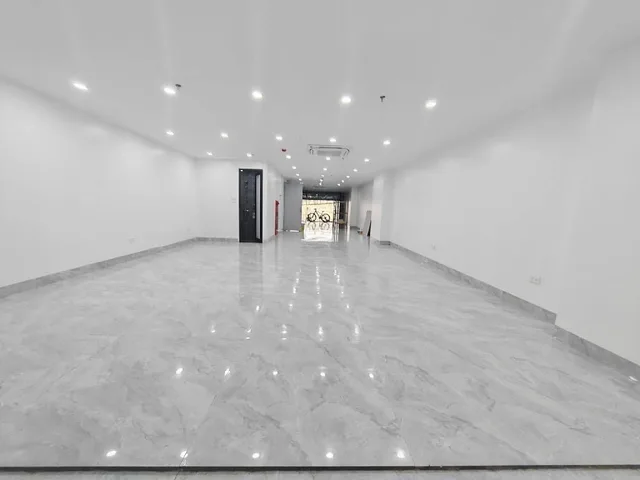 Hiếm- Bán tòa nhà Hồng Tiến-View cầu TRần Hưng Đạo Dòng tiền KHủng-138m- 7 tầng-30 tỷ