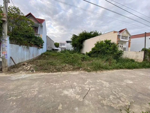 Siêu phẩm Vĩnh Thạnh xây nhà định cư 🏡

- Diện tích 144,7m2, sổ hồng full thổ cư - ngang 7m nở hậu nhẹ 7,5m. Khu dân cư đông đúc gần chợ Ga.
- Đường bê tông 5m ô tô ra vào thoải mái, đất hướng chính Nam, cách 23/10 chỉ 300m. 

💸 Giá bán: 2,5 tỷ ( bớt