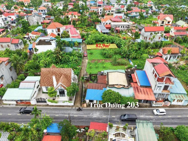 Một lô duy nhất Lâm Động cách trục 203 chỉ 30 m 
Ngõ ôtô ko lỗi phong thuỷ.l/h:076.231.9990 e Thúy 
Ngang 4 ,5 m 
Diện tích 82 m 
Giá 2tỷ x nhỏ
Quý khách quan tâm ib e để biết tt chi tiết