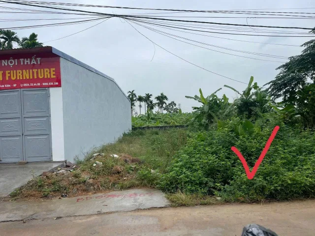 100 m Kênh Giang cũ nay thuộc phuòng Lưu Kiếm . 
Chủ gửi 1tỷ xxtr.  L/h:076.231.9990 em Thúy 
Ngang 4,6 m đường 2 Ôtô tránh nhau 
Hướng Tây Bắc 
Cam kết ko lỗi phong thuỷ 
Quý khách hàng quan tâm liên lạc