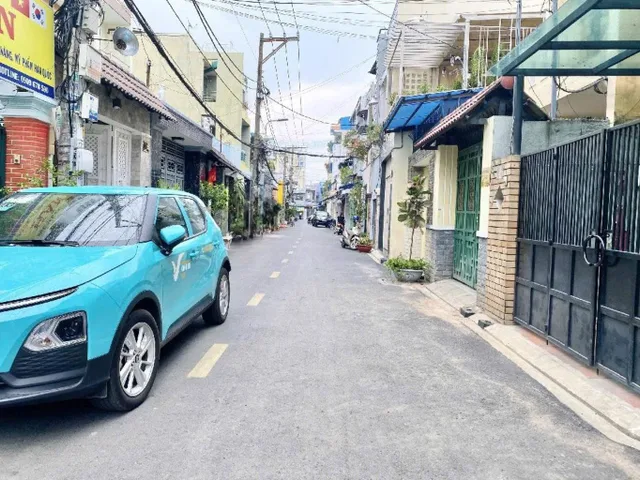 NHÀ ĐẸP 4 TẦNG – HẺM XE HƠI THIÊN PHƯỚC – TÂN BÌNH

Diện tích: 56m² (5.6 x 10m) – 4 tầng BTCT
Công năng: 4PN, 4VS, phòng khách, bếp, ban công, giếng trời, sân thượng trước sau

Hẻm 2 Thiên Phước, P9 – đường xe hơi thông
Kết nối Lý Thường Kiệt – Âu C
