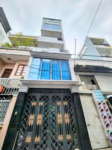 (Q.8 ) SÁT QUẬN 1, CHDV 12 PHÒNG, CÓ THANG MÁY, DÒNG TIỀN 720TR/NĂM, SHR, HOÀN CÔNG