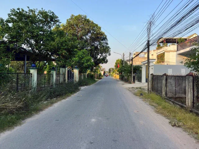 Bán Đất Mặt Tiền Kinh Doanh , Tân Định  5x28 , Gần Trường Trung Cấp Kinh Tế