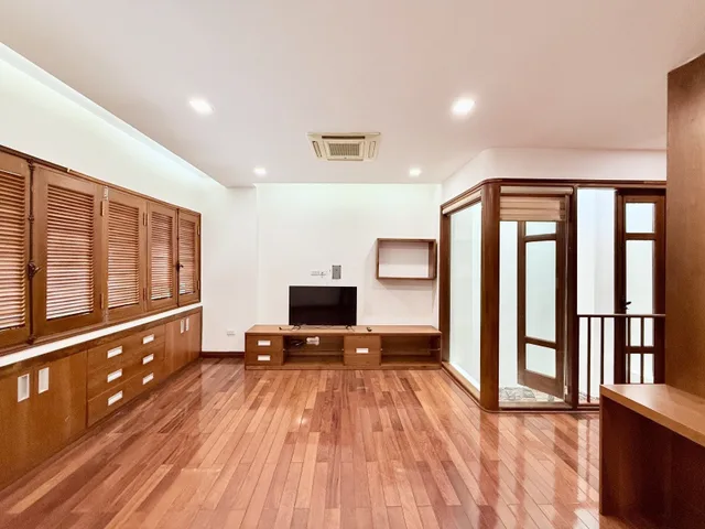 Bán nhà 56/60m² có sẵn 56m² thổ cư ngang 5m giá 36.9 tỷ tại Đường Trần Duy Hưng Phường Yên Hòa