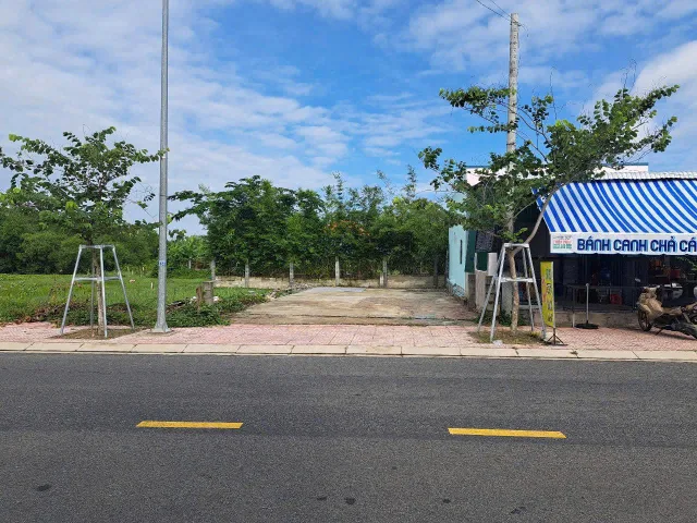 SÁT BIỂN CAM BÌNH – MẶT TIỀN NGUYỄN DU –  LAGI