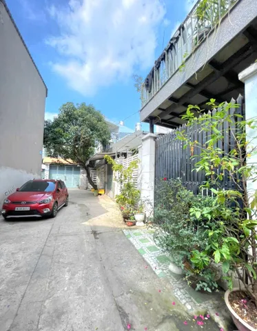 BÁN NHÀ ĐẸP SÁT HUƠ.G LỘ 2 - COOPMAR.T - ÔTÔ VÀO NHÀ - ( 4X11M )