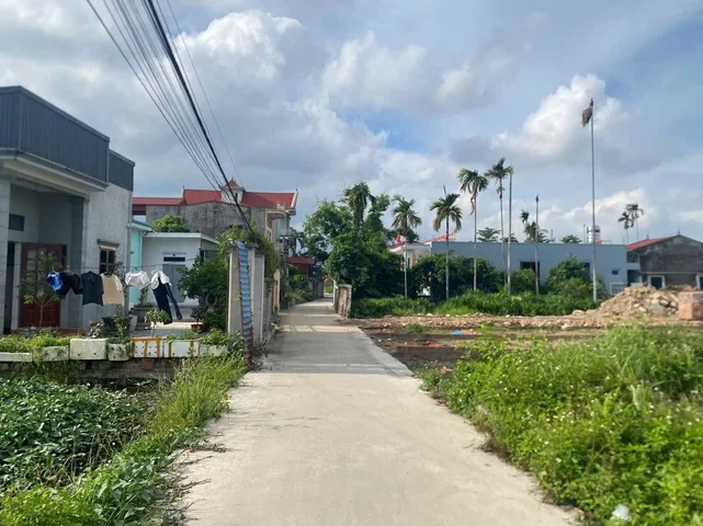 Bán 80 m Hoa Động cách 203 :70 m. Ngõ thông  Ngay gần chợ trường học. L/h:076.231.9990 e Thúy