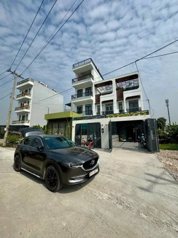 Bán nhà mới 3 tầng Mt sông. 
Ngay cầu ông Đụng. 4 x25