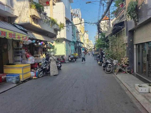 KHU VIP - NHÀ ĐẸP CÓ 102 - NGAY K300 - NGUYỄN THÁI BÌNH - CHỢ
HOÀNG HOA THÁM
