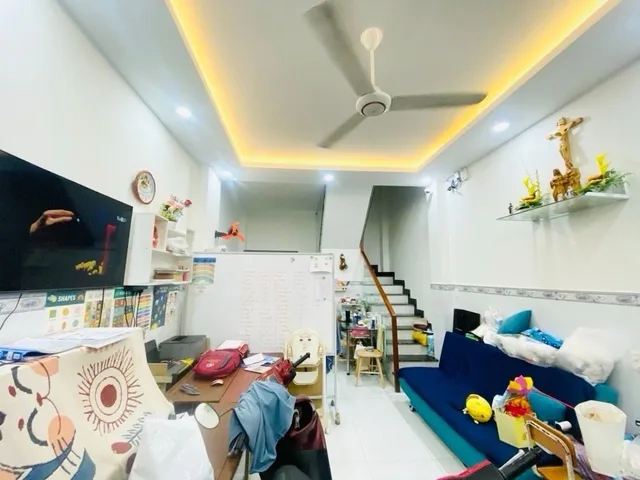 Nhà bán 3 tầng nguyễn văn công, sổ hồng riêng, gần sân bay