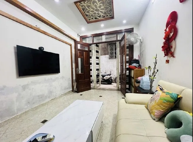 Chỉ Hơn 9Tỷ Có Ngay Nhà Đẹp Phố Chợ Khâm Thiên- 6T- 31M2- Gần Ô Tô- Sổ Hoa Hậu
