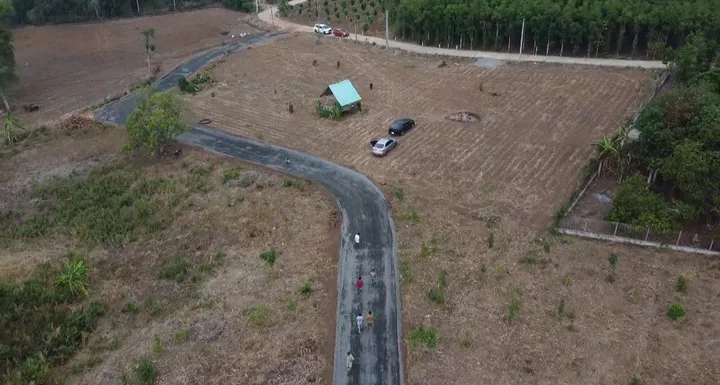 Bán đất 3  Mt đẹp có 300m thổ cư .Xã sơn Bình . Đường gò thùng