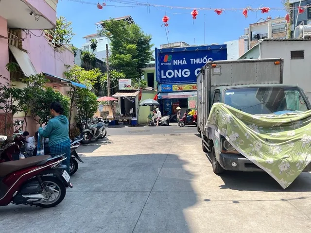 Nhà bán phan xích long, 4 tầng sổ hồng riêng, pháp lý chuẩn, gần chợ
