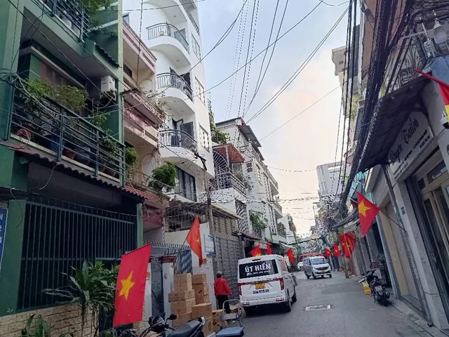 HẺM 373 LÝ THƯỜNG KIỆT - HẺM NHỰA XE HƠI TRÁNH - KHU ĐỒNG BỘ - 3 TẦNG - NHÀ CHỦ Ở LÂU ĐỜI TIỆN XÂY MỚI