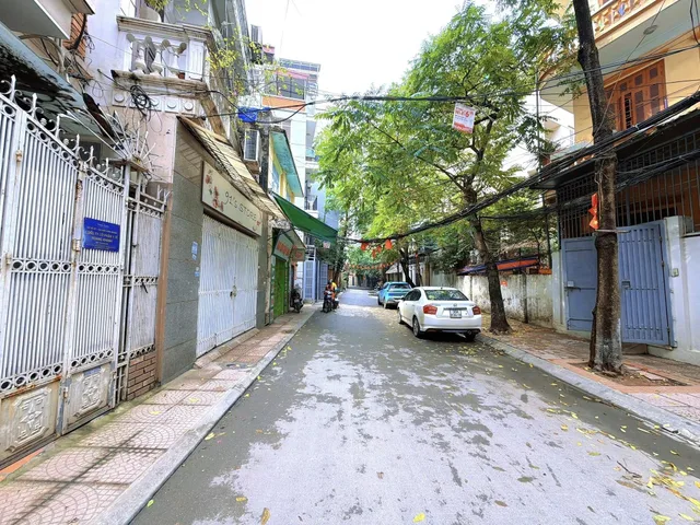 BÁN NHÀ ĐƯỜNG HOÀNG CẦU. 80M2 - 5 TẦNG. GARA Ô TÔ. KINH DOANH.