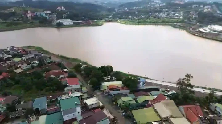 Bán đất giáp hồ