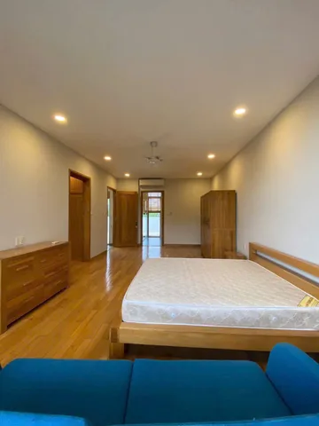 BDS  HVL Cho thuê biệt thự đơn lập, sân vườn rộng Riviera Cove Quận 9.