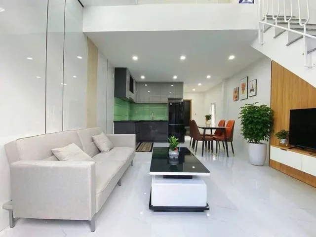 Hiếm nhà 4.2x15m 3 tầng giáp PMH hẻm VF3 SHR
