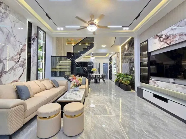 Nhà giáp PMH 3 tầng 4x15m SHR hẻm VF3