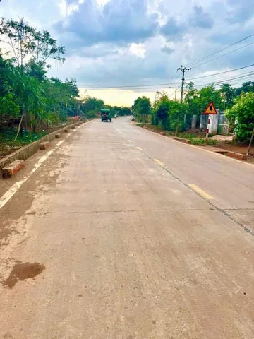 Bán đất 185m² có sẵn 60m² thổ cư ngang 5m giá 369 triệu tại Xã Ea Drông