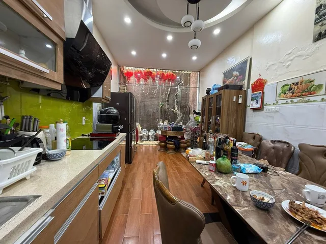 - Phùng Chí Kiên - Cầu Giấy. VIP phân lô ô tô tránh. 2 thoáng trước sau. Ô chờ thang máy