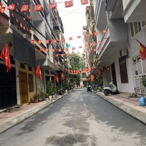 Phân Lô vỉa hè Duy Tân-Dịch Vọng 50m2, 5 tầng, sát phố, 25 tỷ hơn