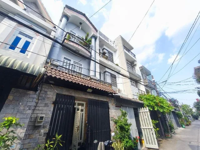 Bán nhà 52m² full thổ cư ngang 4m giá 5.4 tỷ tại Đường Lâm Thị Hố Phường Trung Mỹ Tây