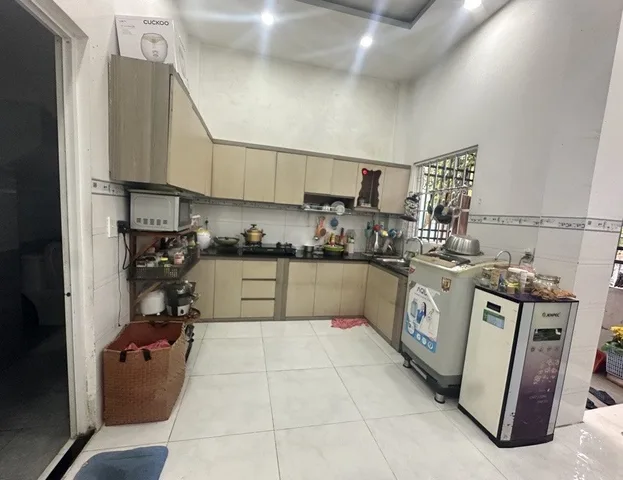 Nhà diện tích lớn, có sân để xe hơi, khu yên tĩnh thoải mái nghỉ ngơi - Lâm Văn Bền, P. Tân Kiểng