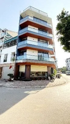 Bán nhà 83.4m² full thổ cư ngang 9.3m giá 30.8 tỷ tại Đường Đông Thắng Phường Đông Ngạc