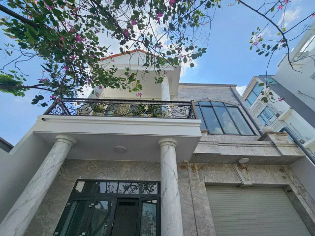 Cho thuê Villa cao cấp Quận 2, dt; 8x21– 5 phòng ngủ, thiết kế hiện đại, giá tốt 55 triệu