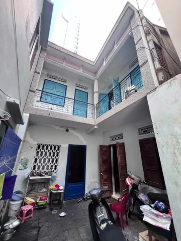 BÁN ĐẤT TẶNG NHÀ CẤP 4 – TRUNG TÂM TP. NHA TRANG – CÁCH BIỂN 3 PHÚT ĐI BỘ

📍 Vị trí: Hẻm Hùng Vương thông ra Quân Trấn, ngay giữa lòng thành phố.
Khu vực phố Hàn sầm uất, dân cư văn minh nhưng vẫn rất yên tĩnh, an ninh.