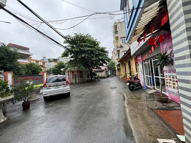 Bán Nhà Kim Giang. Hoàng Mai. Ô Tô. DT 77m2. MT 5.1m. 4 Tầng. Giá 18.7 Tỷ.