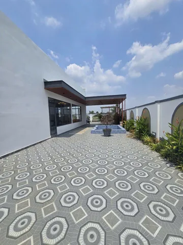 Bán villa sân vườn hồ bơi Long Thượng, Cần Giuộc dt550m2 , 3pn,2wc giá 5,6 tỷ