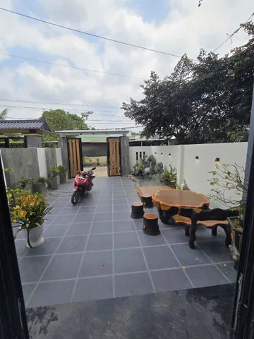 Bán Villa sân vườn kế chợ Long Thượng dt 198m2 , 1 lầu , 3pn,3wc giá 4,6 tỷ