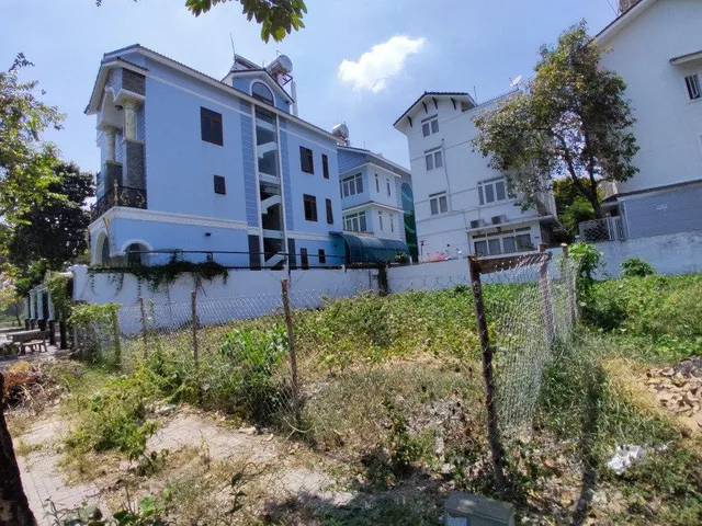 Chính chủ bán gấp lô đất 80m² ngay Lê Văn Lương, Q7 gần SC Vivo City. Giá 4 tỷ 150, sổ riêng