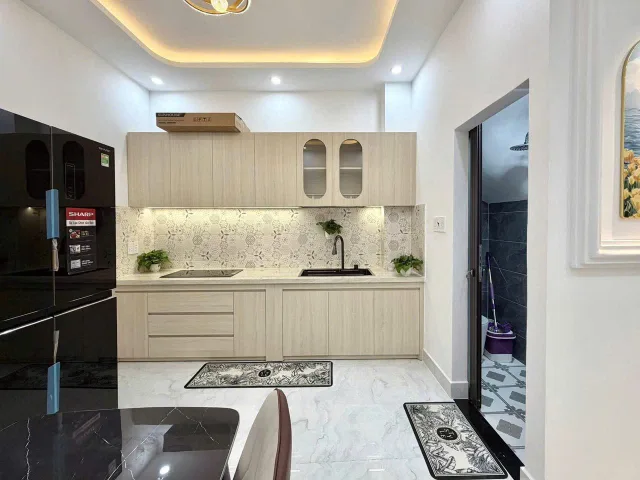 Nhà đẹp Giáp PMH 69m2 chỉ nhỉnh 6 tỷ. 2 mặt tiền
