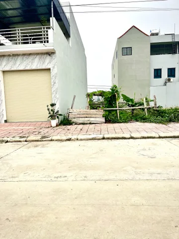 Do buôn bán nên tôi cần tiền bán gấp lô đất,để thu xếp công việc.ai thiện chí tôi bao thủ tục sang tên