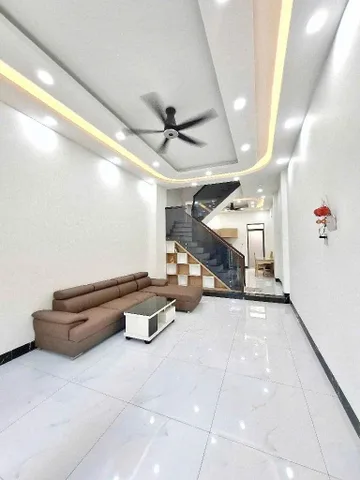 BÁN NHÀ ĐẸP KẾ KHU TÊN LỬA AEON MALL 57M2 3 TẦNG 3PN 3WC HẺM XE HƠI 5.X TỶ