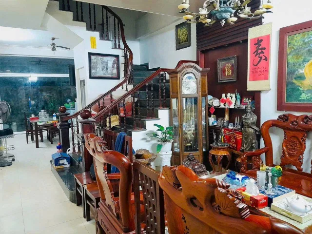 BÁN NHÀ ĐƯỜNG HOÀNG NGÂN. 100M2 - 3 TẦNG. MT 8M.