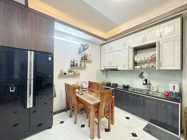Bán nhà thanh lân 5 tầng long lanh dân xây ở ngay gần phố hoàng mai