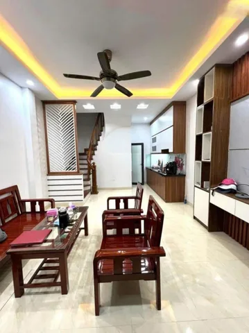 Cho Thuê Nhà Ngõ 43 Trung Kính - Cầu Giấy 35M² 5 Tầng 3 Ngủ - Nội Thất CB - An Sinh Đỉnh - Giá Thuê 16tr