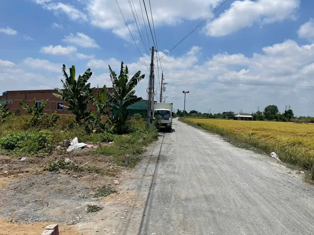 Bán nhà vườn mt đường Nguyễn Thị Tầm, Bình Lãng, Tân Trụ dt 166m2 full thổ giá 1,11 tỷ
