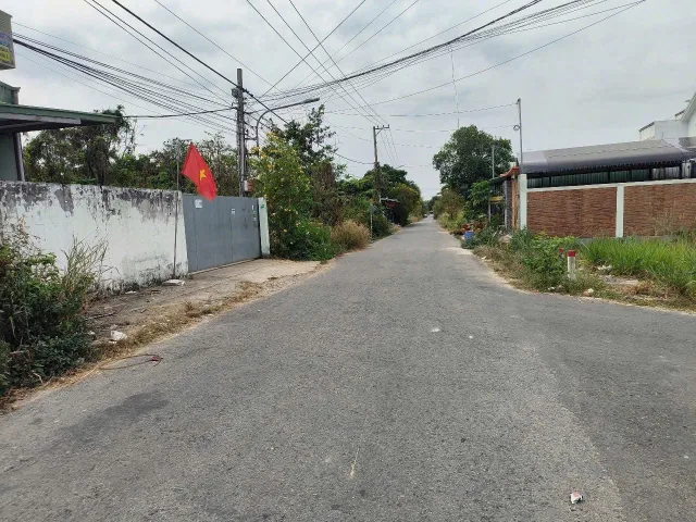 Bán đất 217m² có sẵn 60m² thổ cư ngang 10m giá 2.2 tỷ tại Phường Phú An