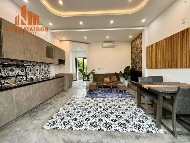 NHÀ MT GẦN LÊ VĂN HIẾN – ĐỐI DIỆN BV 600 GIƯỜNG – DÒNG TIỀN 10TR- GIÁ 8 TỶ