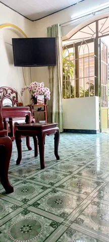 📍 Vị trí trung tâm hiếm có:
 • Cách Chợ Đầm chỉ 150m
 • Chỉ ~500m ra biển
 • Gần Bệnh viện tỉnh, UBND tỉnh, khu Liên cơ các Sở
👉 Khu vực sầm uất, tiện ích đầy đủ, di chuyển cực kỳ thuận tiện