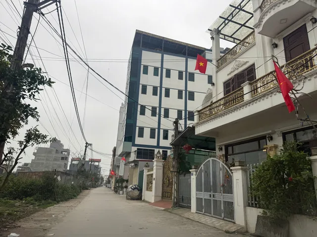 Chính chủ cho thuê 1100m2 sẵn kho 350m2 + 750m2 đất trống đã san phẳng sạch sẽ.