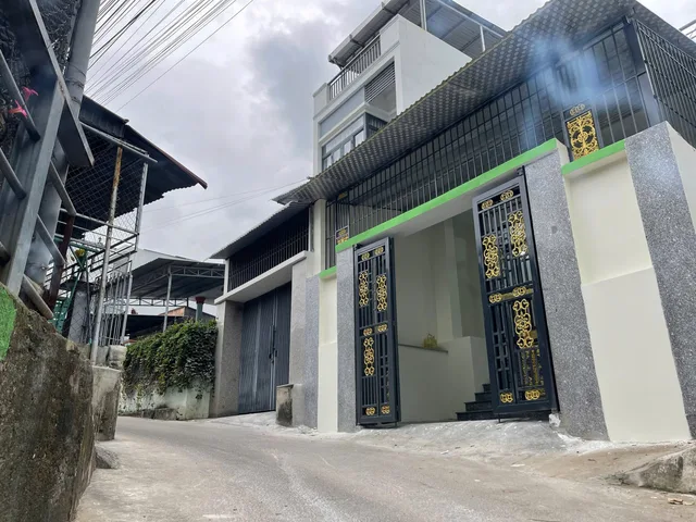 CHO THUÊ NHÀ 2 TẦNG ĐƯỜNG OTO, GẦN BIỂN. PHÙ HỢP Ở, KINH DOANH HOMESTAY. LH 0905 800 366 - E Hiền